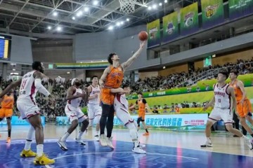 宝威体育登录入口-28分大胜！上海2-0晋级CBA四强，季后赛格局初显